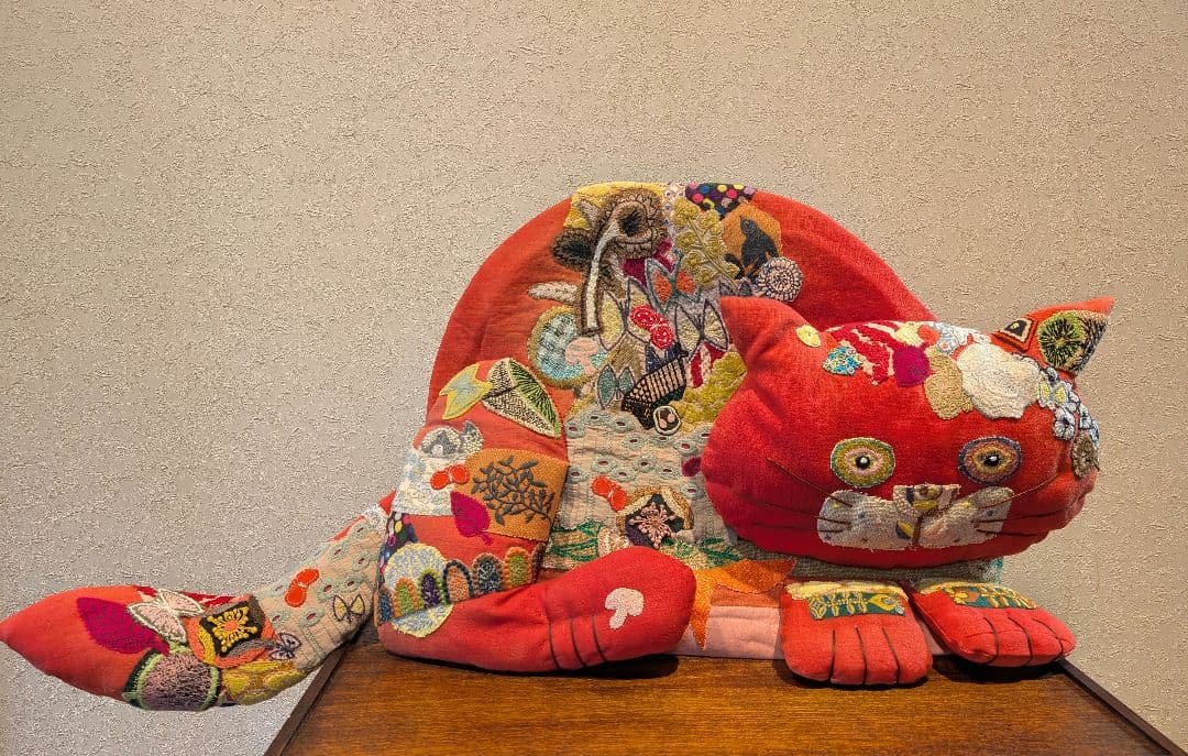 巨大・紅花チェシヤ猫《ひざに乗せぐるみ&ポットウォーマー》古布　ミナペルホネン