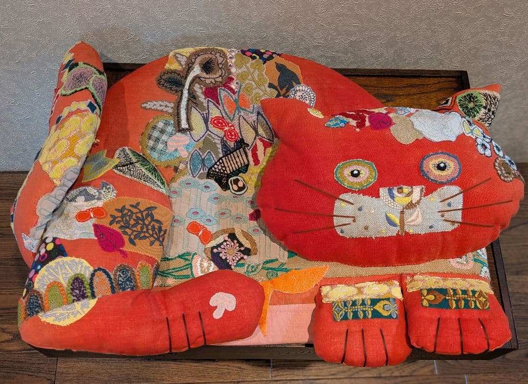 巨大・紅花チェシヤ猫《ひざに乗せぐるみ&ポットウォーマー》古布　ミナペルホネン