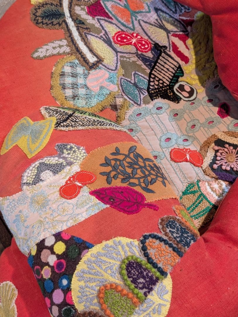 巨大・紅花チェシヤ猫《ひざに乗せぐるみ&ポットウォーマー》古布　ミナペルホネン