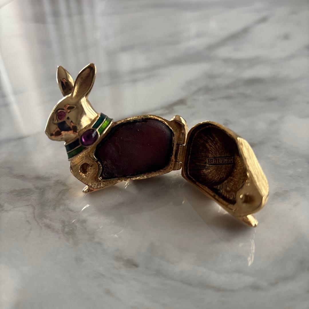 エスティローダービューティフルソリッド パフュームラビットコンパクト（練り香水）