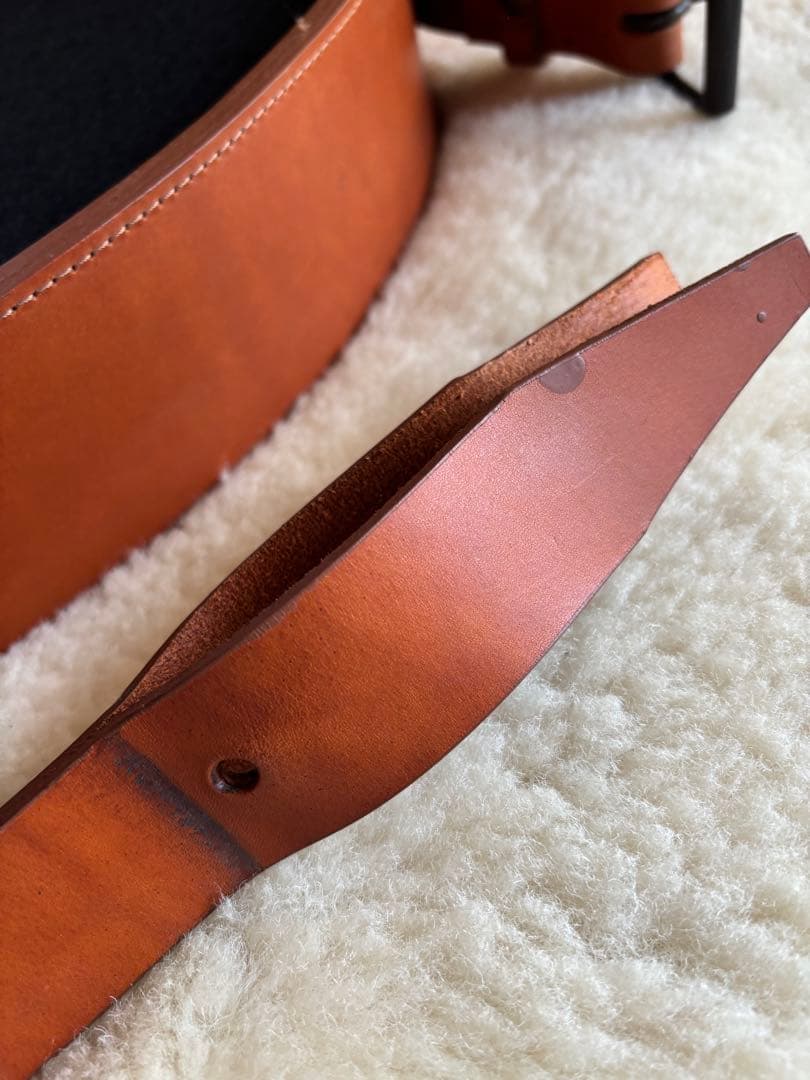 イタリアンレザーベルト壁掛けミラー