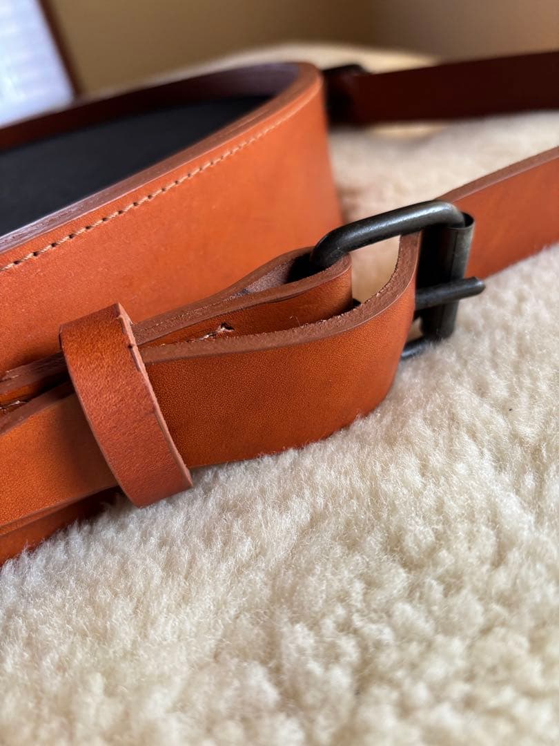 イタリアンレザーベルト壁掛けミラー