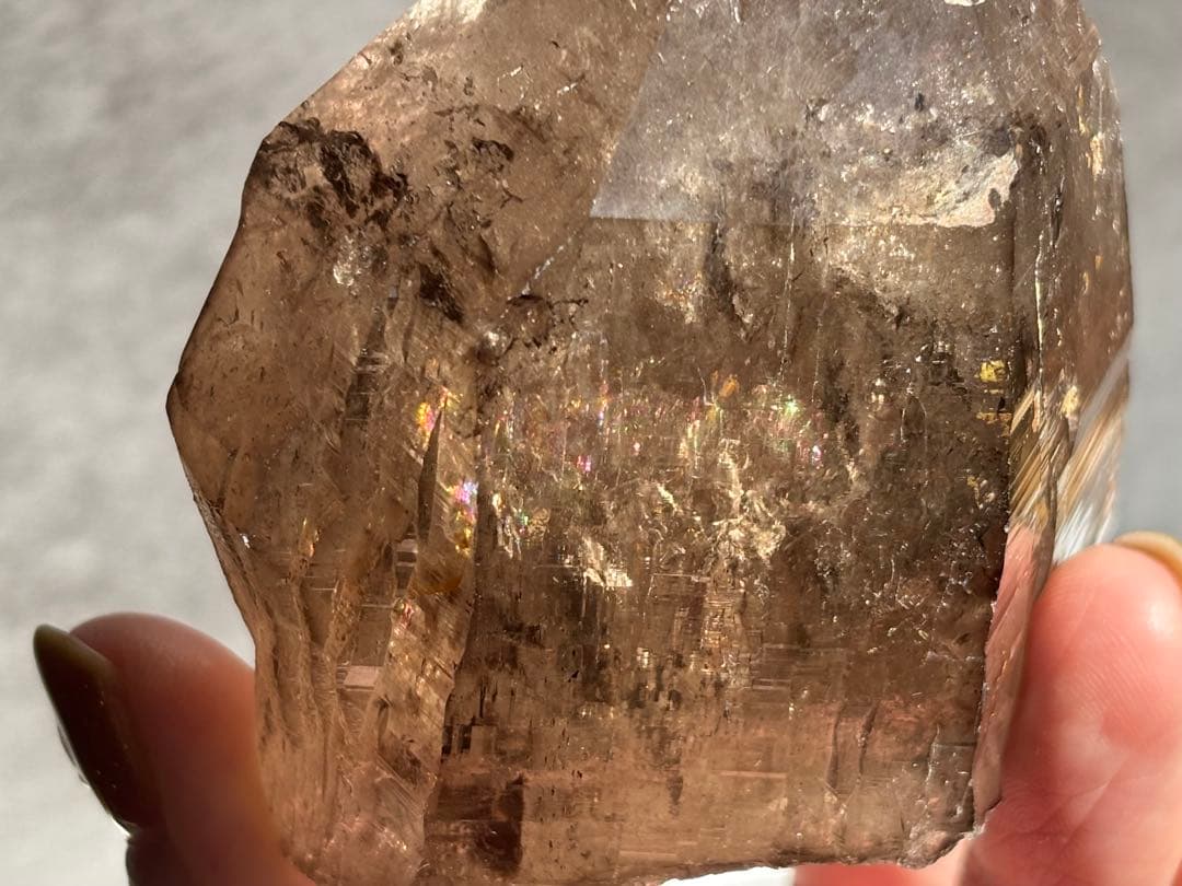 《ヒマラヤ＊スモーキークォーツ・虹だらけナチュラルポイント・二次結晶共生》