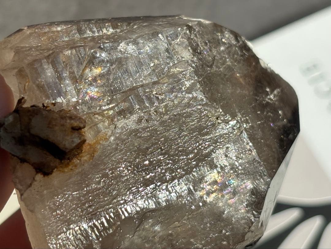 《ヒマラヤ＊スモーキークォーツ・虹だらけナチュラルポイント・二次結晶共生》