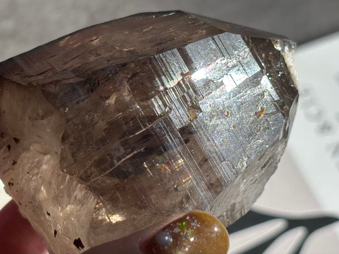 《ヒマラヤ＊スモーキークォーツ・虹だらけナチュラルポイント・二次結晶共生》