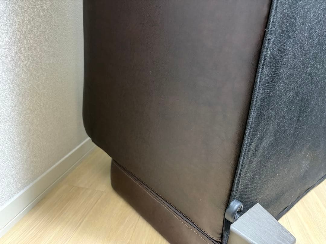 ブラウン合成皮革2人掛けソファ　オットマン　クッション2つ