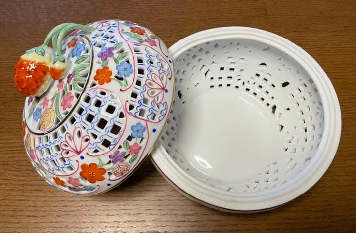 ロイヤルポーセリン Porcelain  透かしボンボン入れ