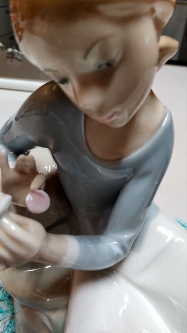 リヤドロ　少女の陶器置物