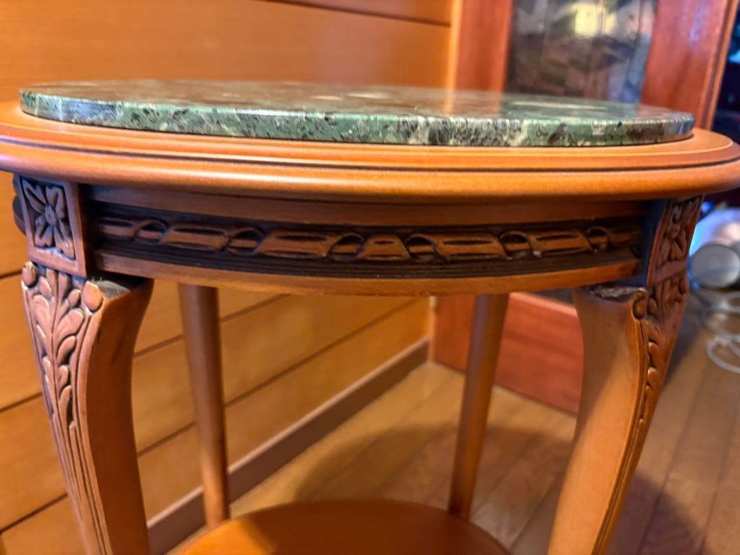 サイドテーブル・大理石調？