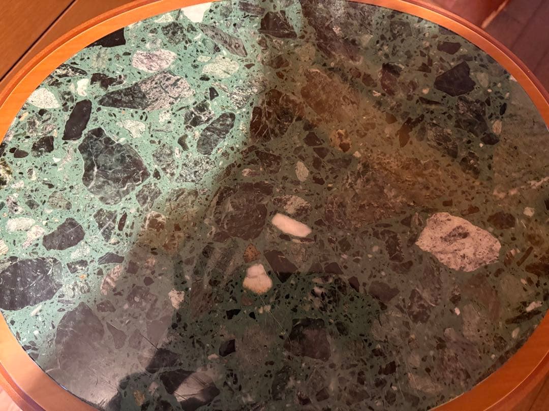 サイドテーブル・大理石調？