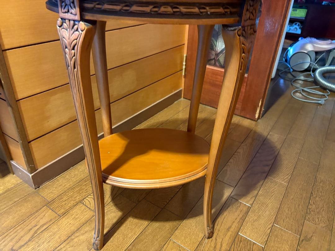 サイドテーブル・大理石調？