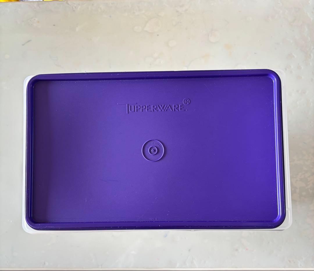 タッパーウェア　透明保存容器 紫フタ・スタンド付き