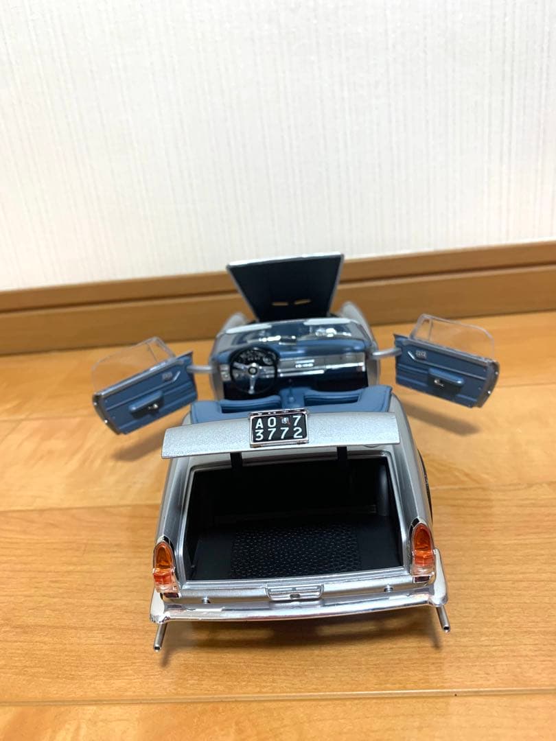 ミニカー Maserati 3500GT Vignale (1959) 1:18