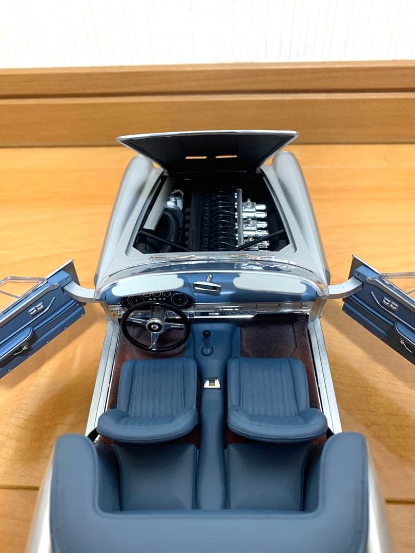 ミニカー Maserati 3500GT Vignale (1959) 1:18