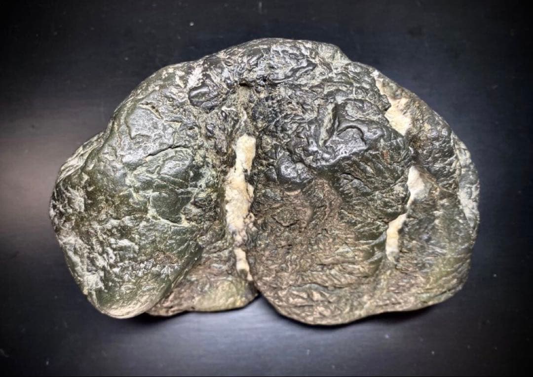 2421 加茂川貴船石 『二連ノ瀧』桐箱付 横13×高7×奥行9(cm)