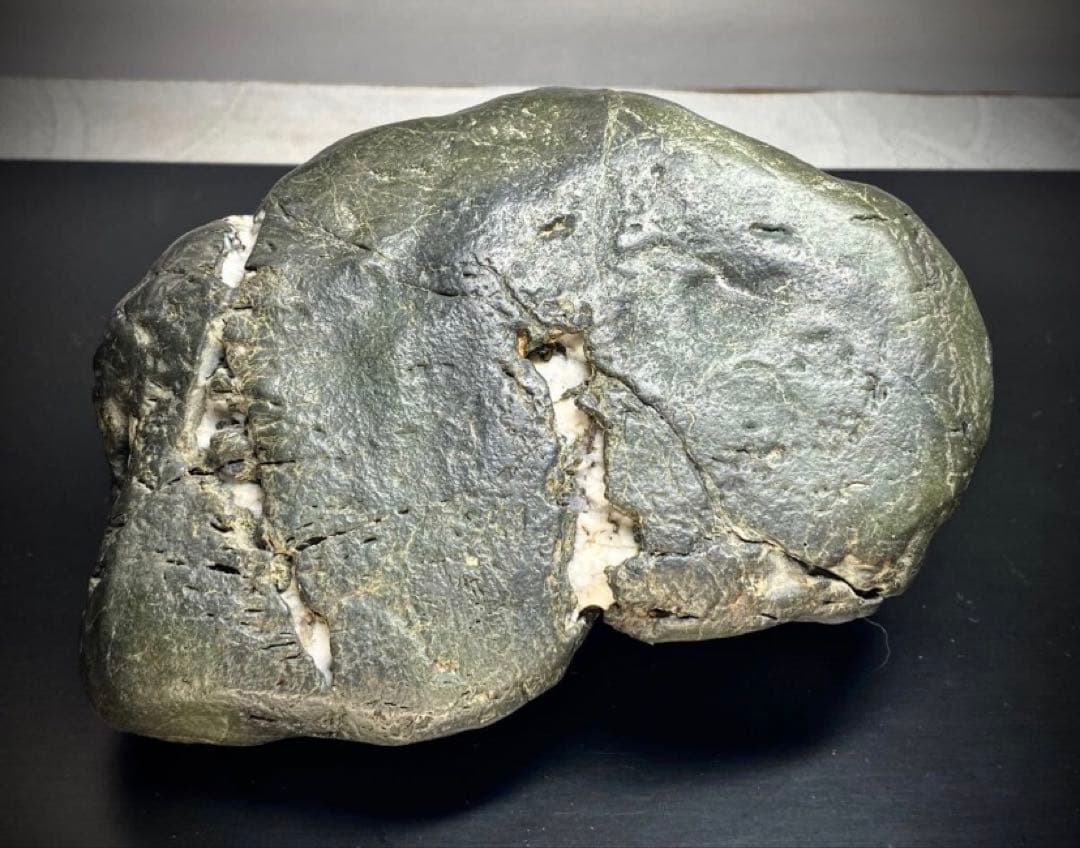 2421 加茂川貴船石 『二連ノ瀧』桐箱付 横13×高7×奥行9(cm)