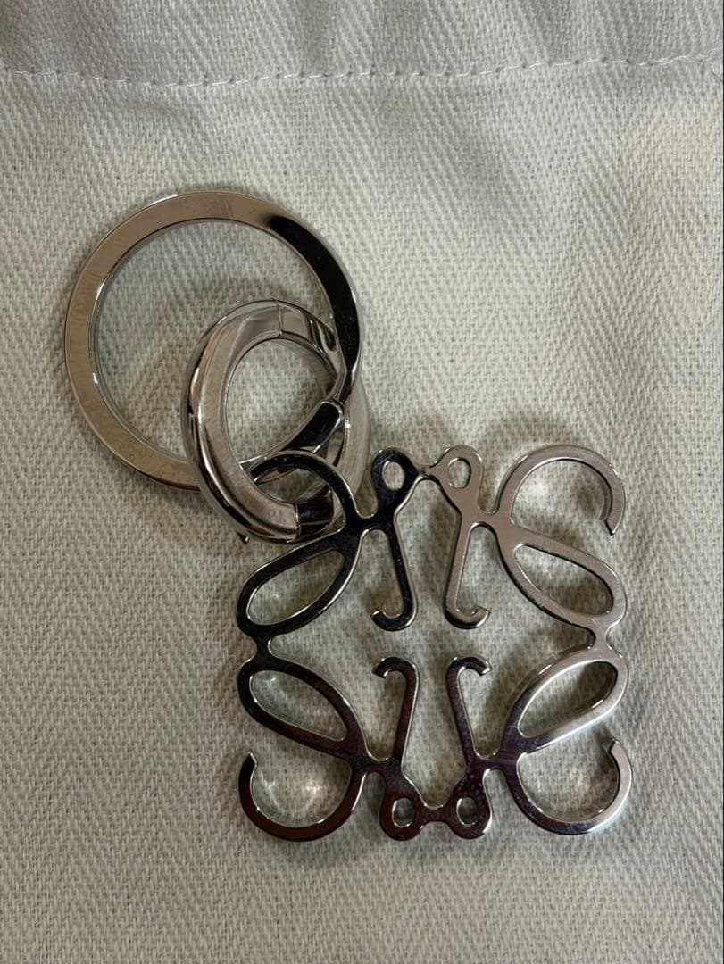 ロエベ アナグラムキーリング バッグチャーム シルバー