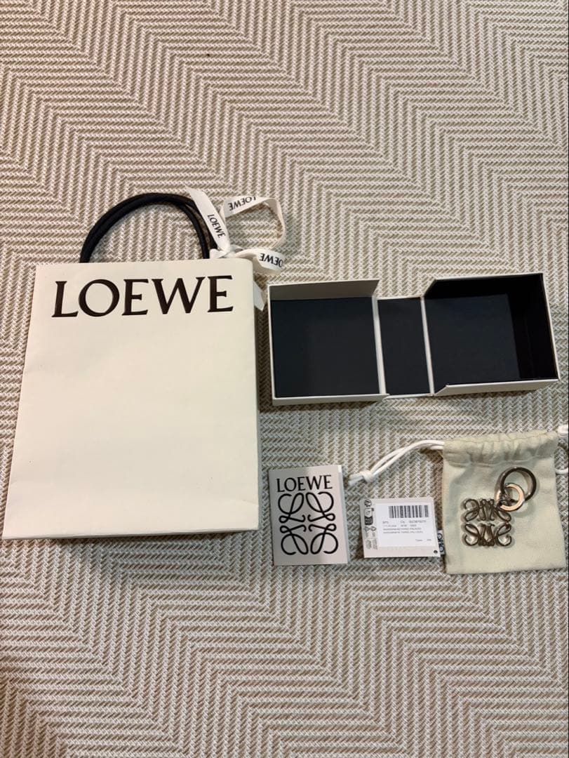 ロエベ アナグラムキーリング バッグチャーム シルバー