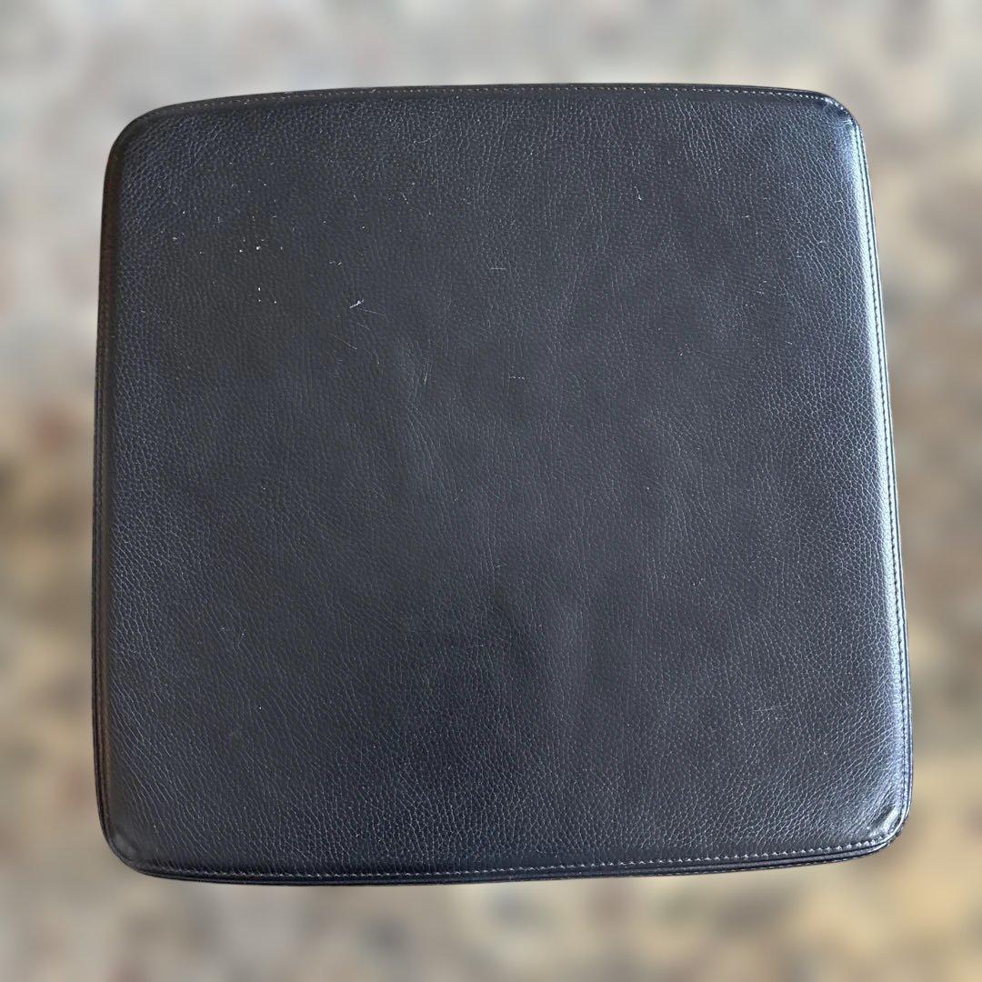 ブラックレザー スクエア型オットマン　イタリア製