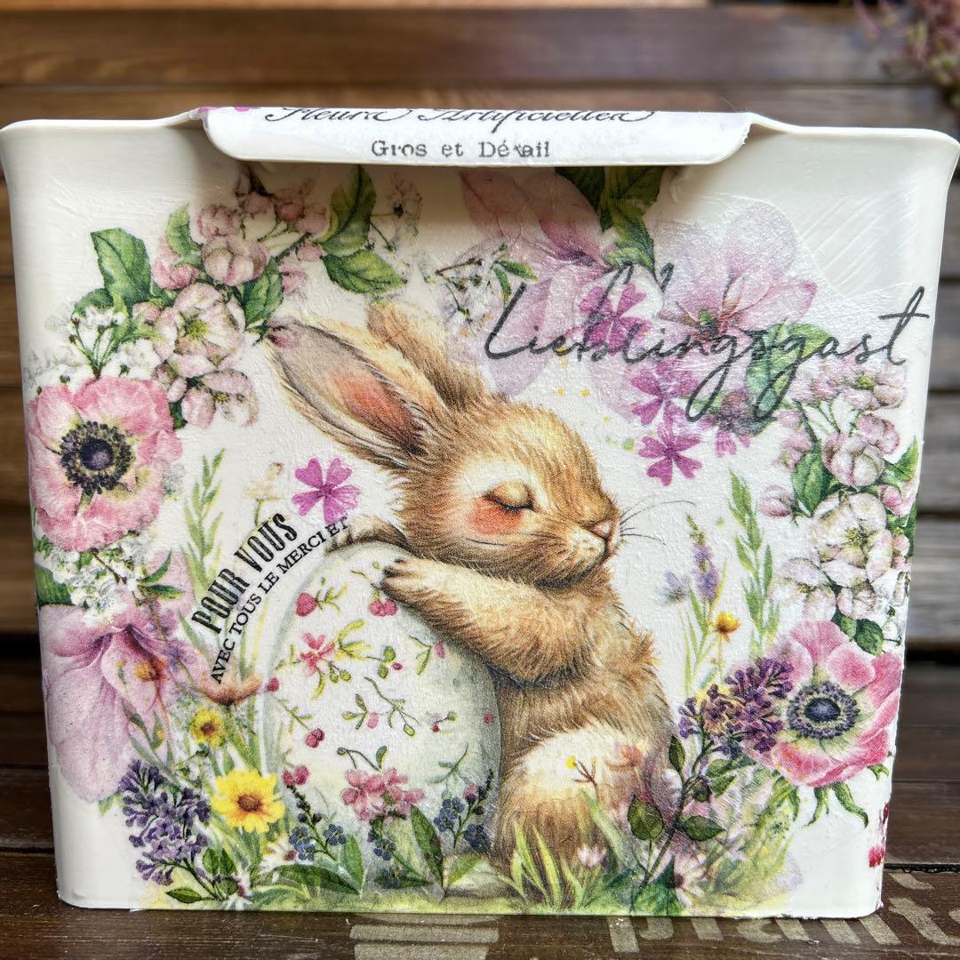 Yoさまご購入済　取手付きボックス 白色たまごを抱いたうさぎさんと ピンクのお花