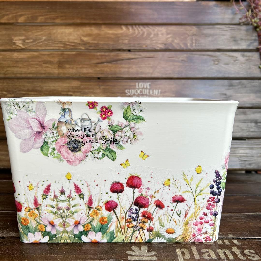 Yoさまご購入済　取手付きボックス 白色たまごを抱いたうさぎさんと ピンクのお花