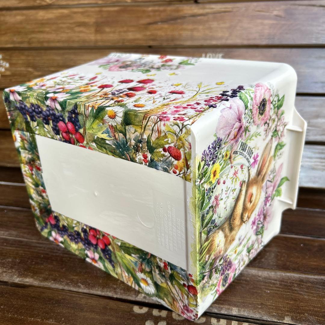 Yoさまご購入済　取手付きボックス 白色たまごを抱いたうさぎさんと ピンクのお花