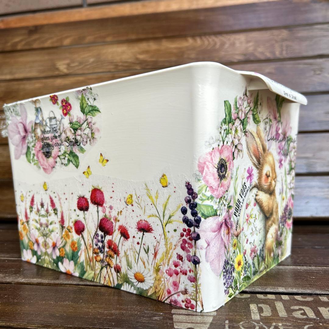 Yoさまご購入済　取手付きボックス 白色たまごを抱いたうさぎさんと ピンクのお花