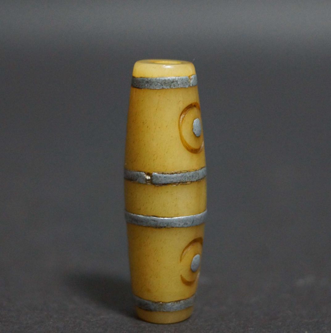 オールドチベット ヤクの骨 銀象嵌 四眼天珠 根付 お守り 緒締玉 提げ物装飾品