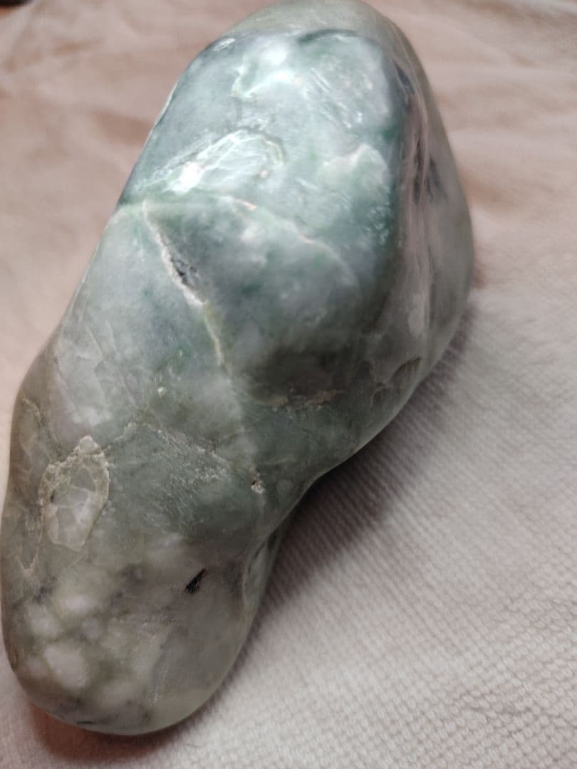 国産翡翠原石 多色 山形景 水石 1044g | 激安通販のイーサプライ