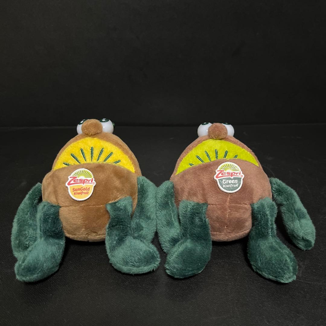 Zespri キウイブラザーズ キウイ ぬいぐるみ 2体セット - メルカリ