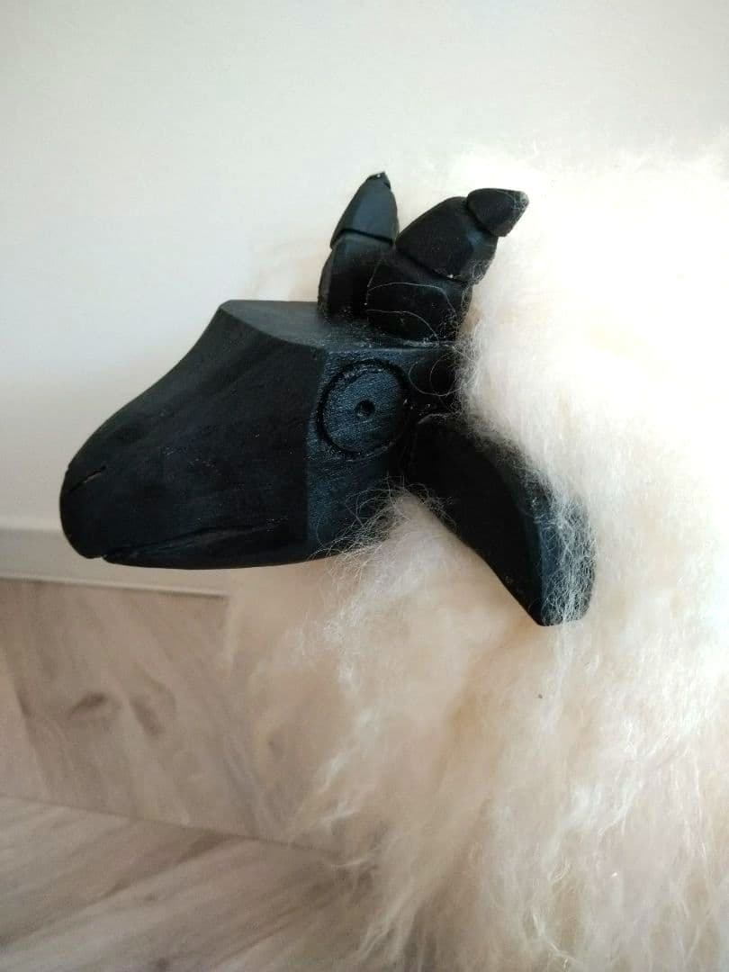 シープスキン　オットマン