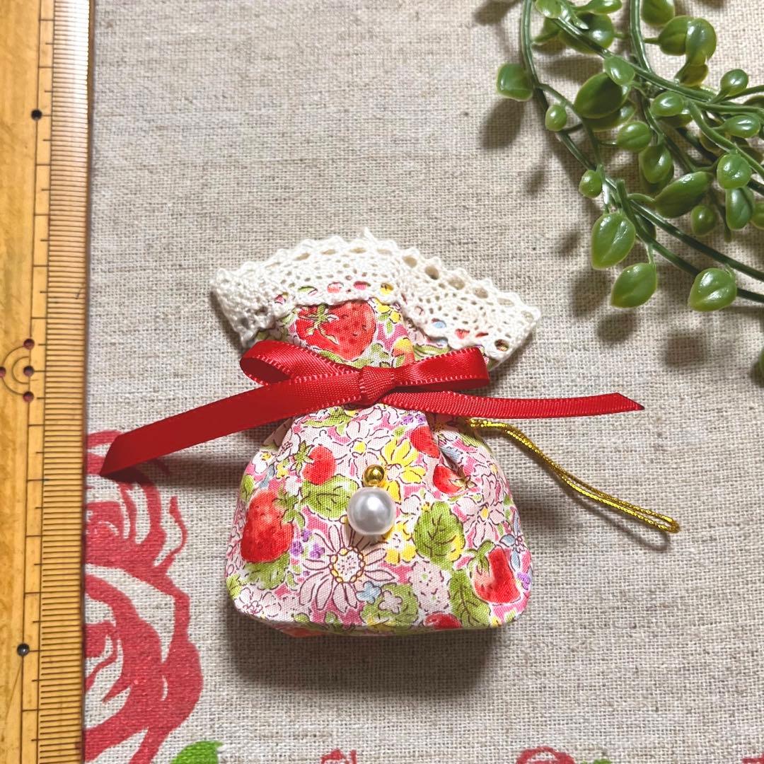 No.2302-35 ミニストラップサシェ（香り袋）春の小花柄＊パール ⑮