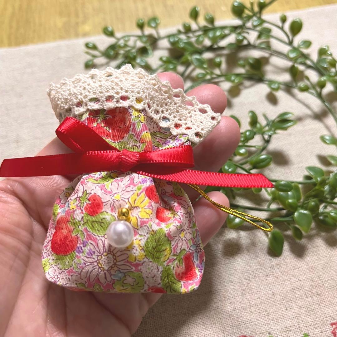 No.2302-35 ミニストラップサシェ（香り袋）春の小花柄＊パール ⑮