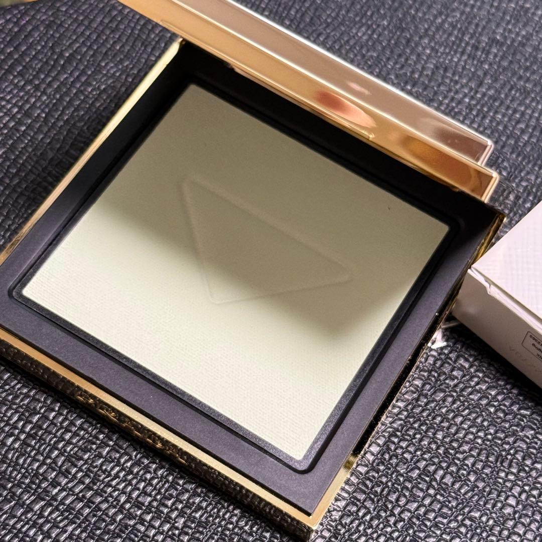 一度のみお試し！ほぼ新品！プラダ　PRADA リセット　セッティングパウダー