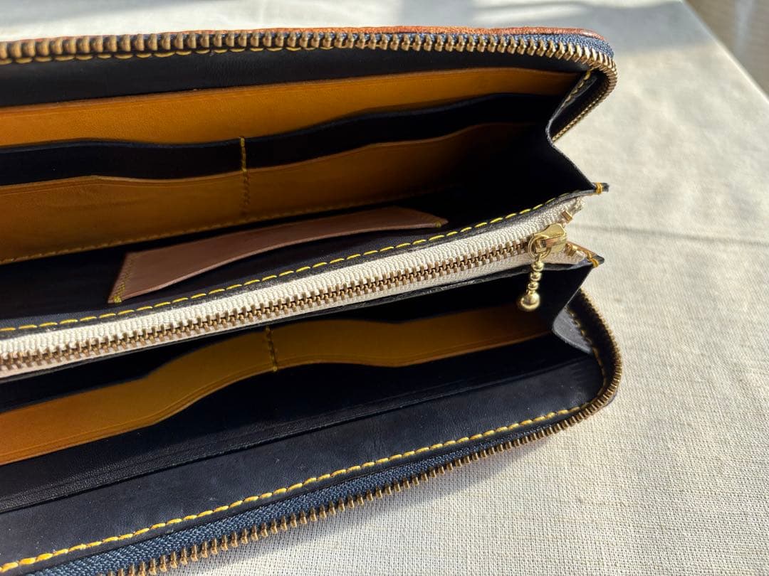 ラウンドファスナー長財布