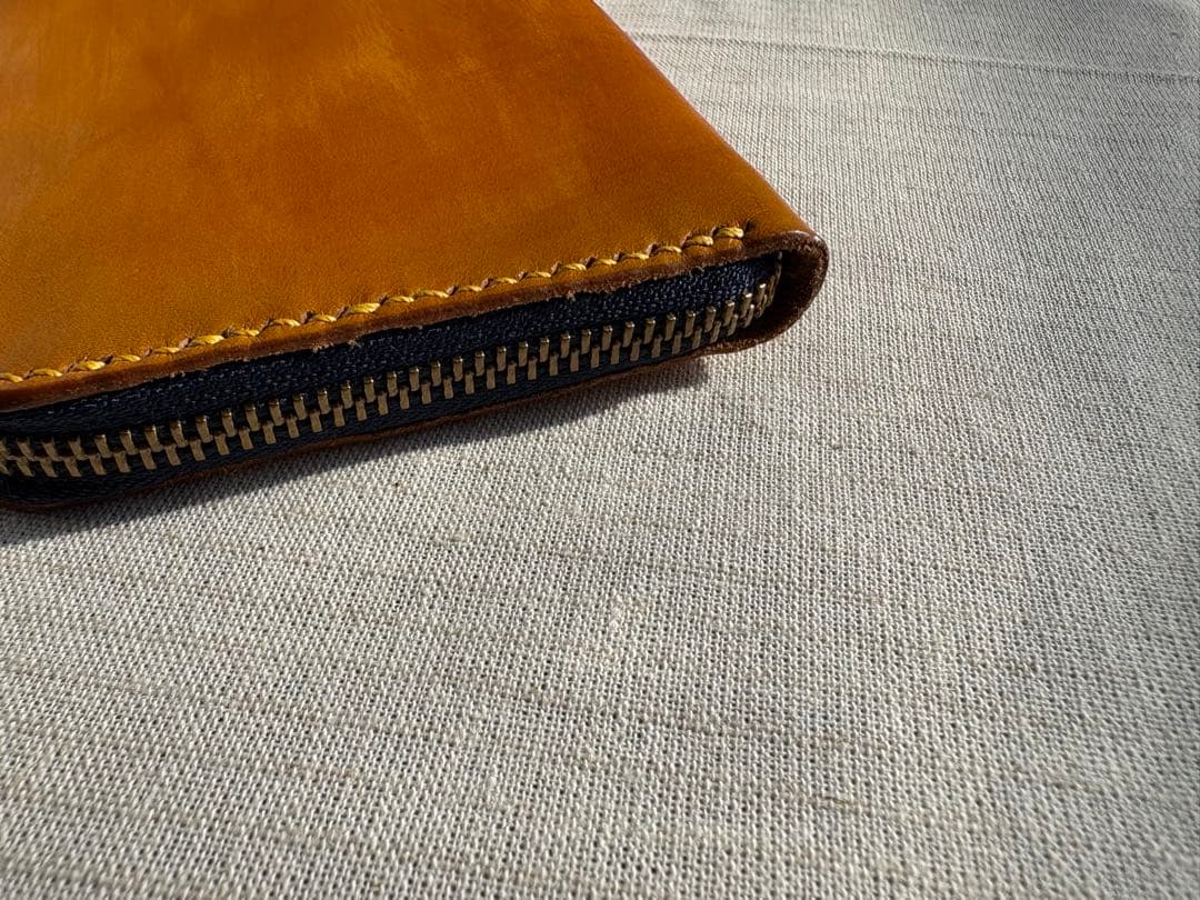 ラウンドファスナー長財布