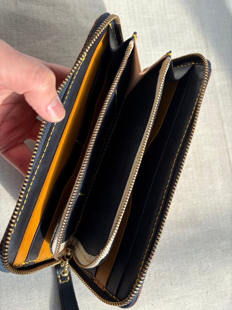 ラウンドファスナー長財布