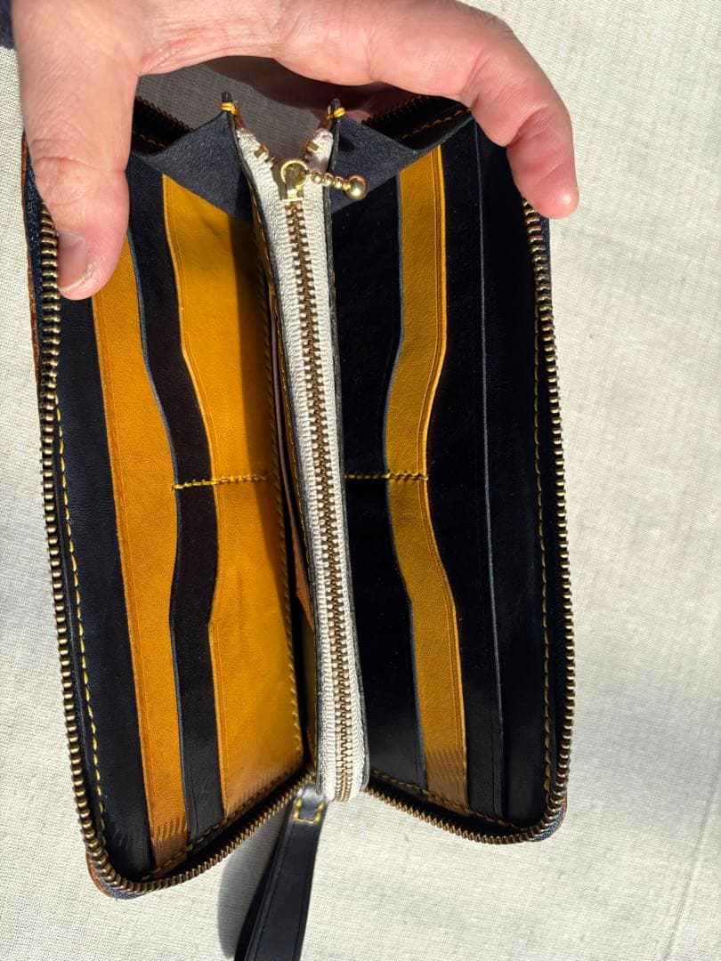 ラウンドファスナー長財布