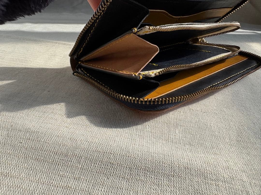 ラウンドファスナー長財布