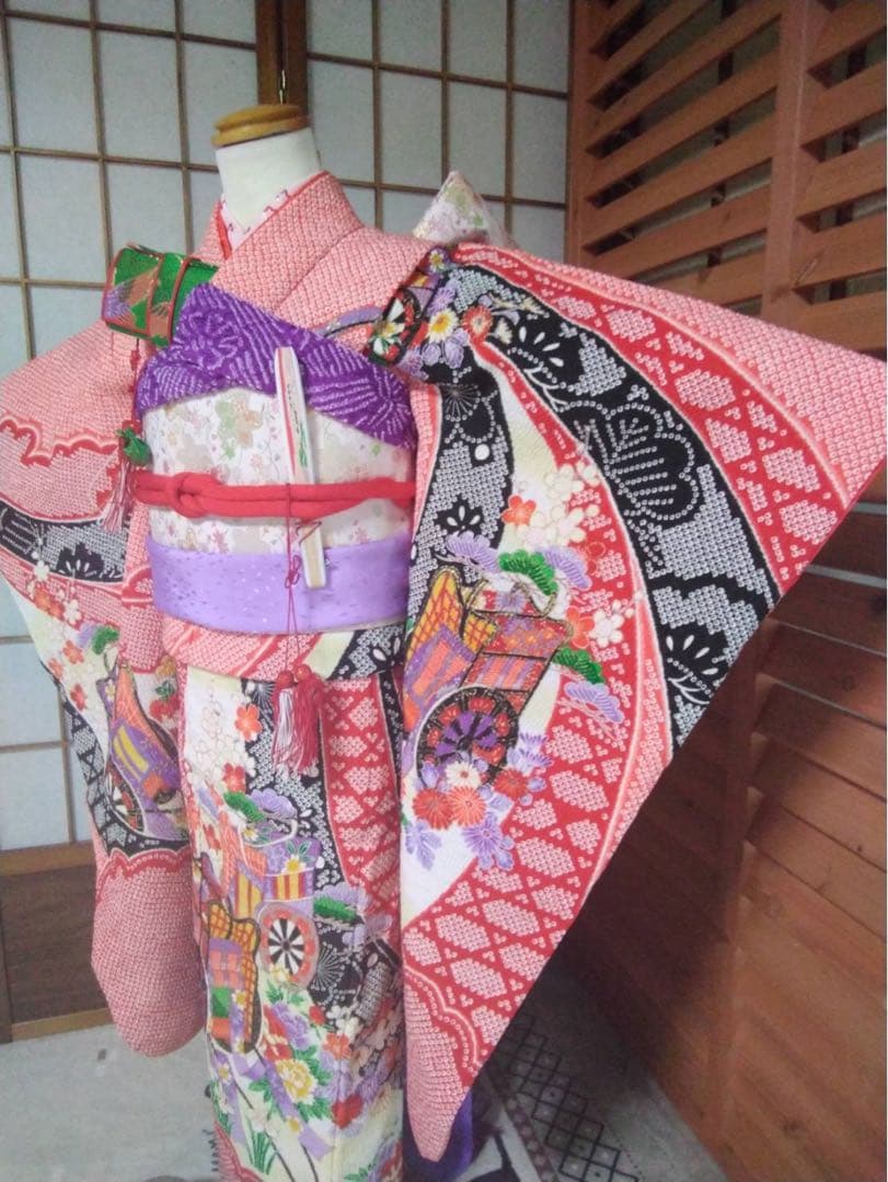 空飛ぶミニーです。7歳向け・化繊・お着物のセット