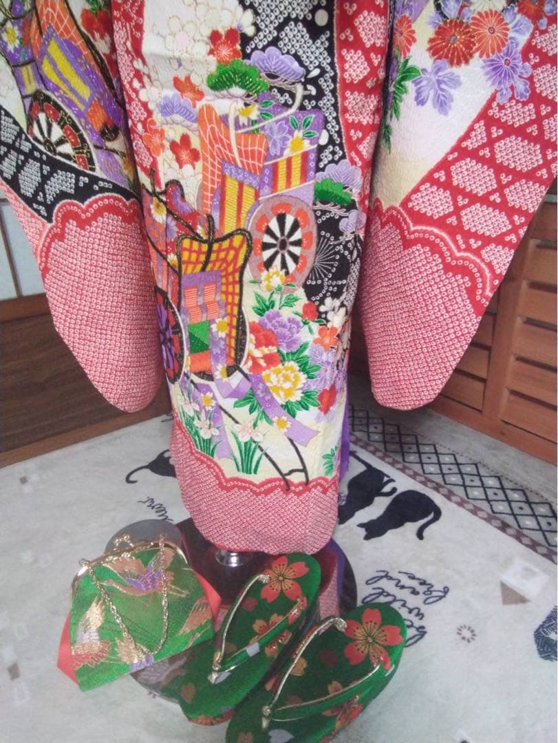 空飛ぶミニーです。7歳向け・化繊・お着物のセット