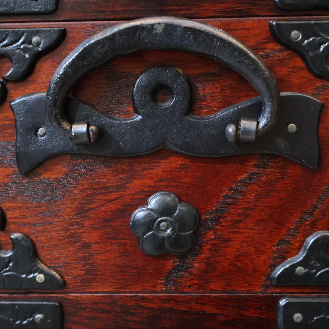 岩谷堂箪笥 欅材 漆塗り 4段チェスト 牡丹 南部鉄器 6杯整理タンス 伝統民芸