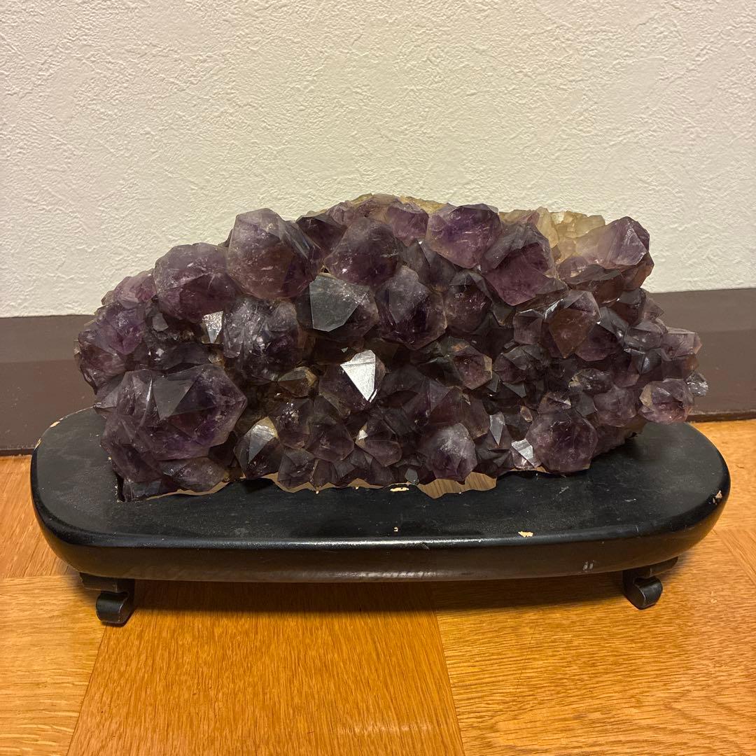 アメジスト クラスター 4.45kg 紫水晶 黒台座付き