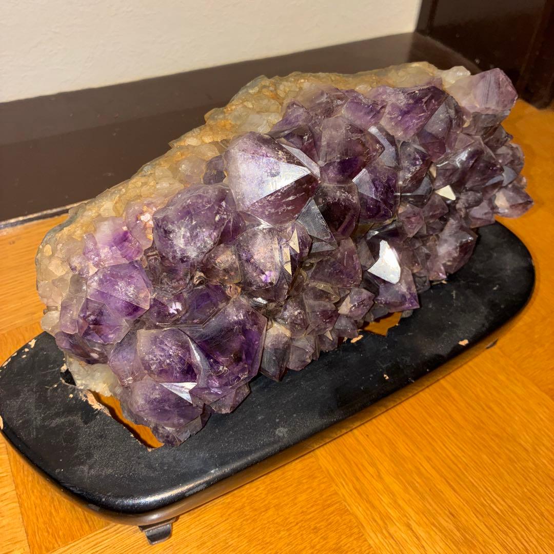 アメジスト クラスター 4.45kg 紫水晶 黒台座付き