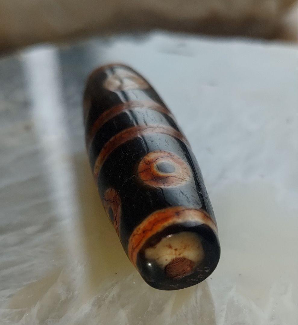 八方位の利益が得られ、身体の部位を守護するとも【開眼八眼天珠】