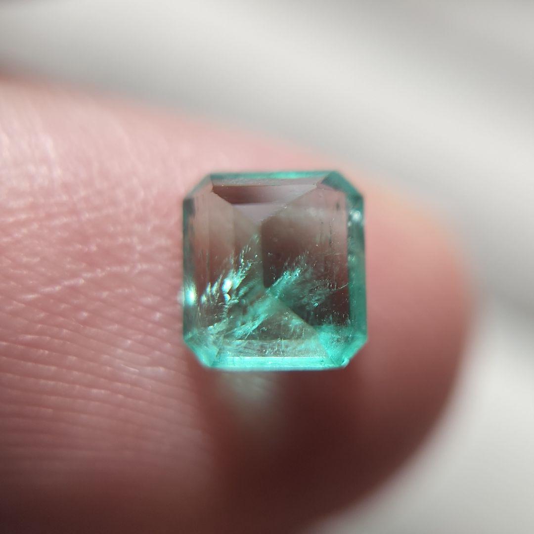 高品質！天然エメラルド 0.830ct