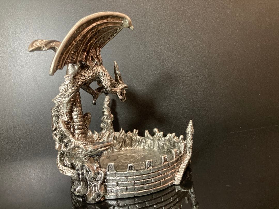 チタン製 城とドラゴン 彫刻 小物入れ アンティーク インテリア 置物 アート