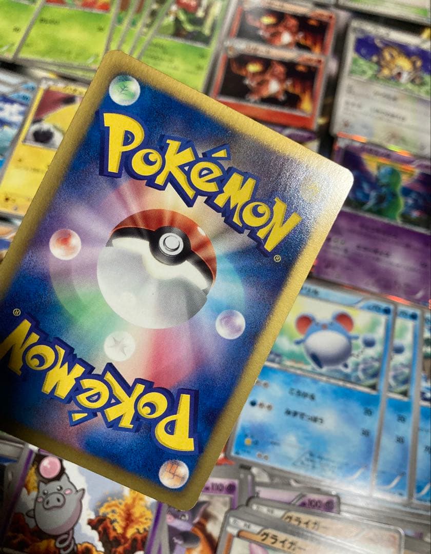 ポケモンカードBW１〜９（不揃い）。カード収納ケース２種。プレイマット２種他