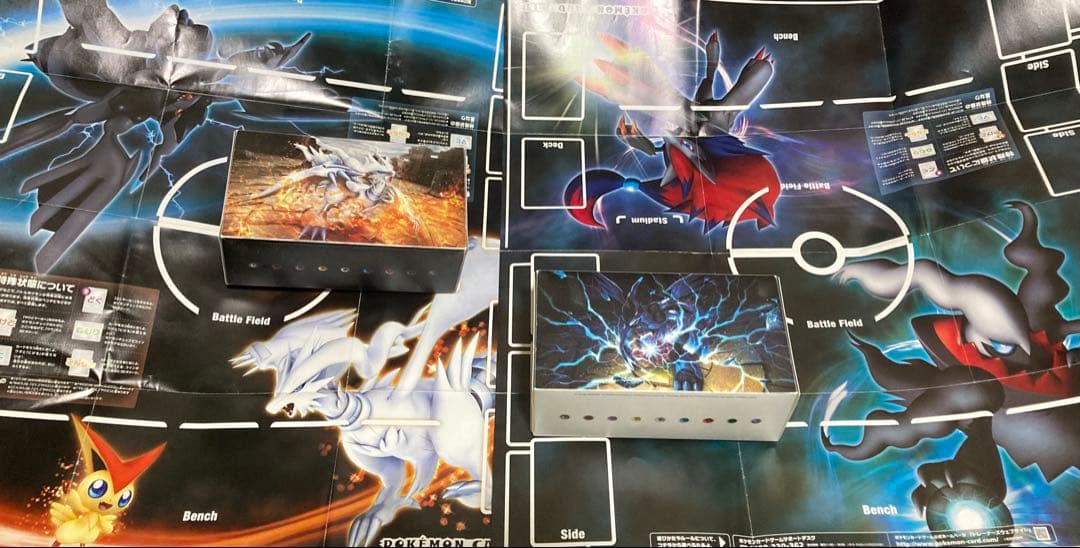 ポケモンカードBW１〜９（不揃い）。カード収納ケース２種。プレイマット２種他