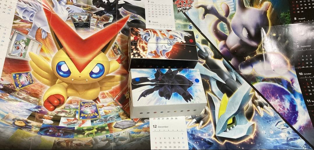 ポケモンカードBW１〜９（不揃い）。カード収納ケース２種。プレイマット２種他